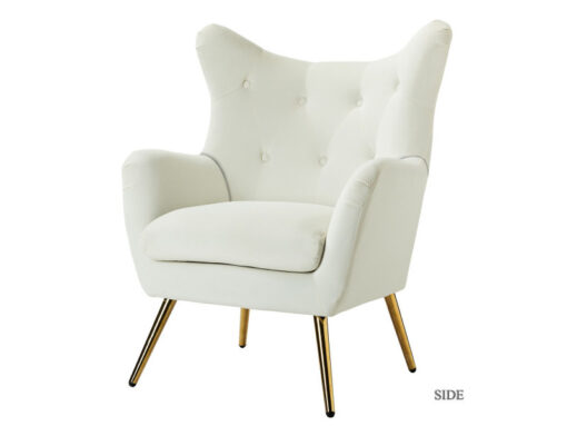 Fauteuil scandinave en velours blanc avec pieds en métal doré et dossier haut, idéal pour le salon ou la chambre